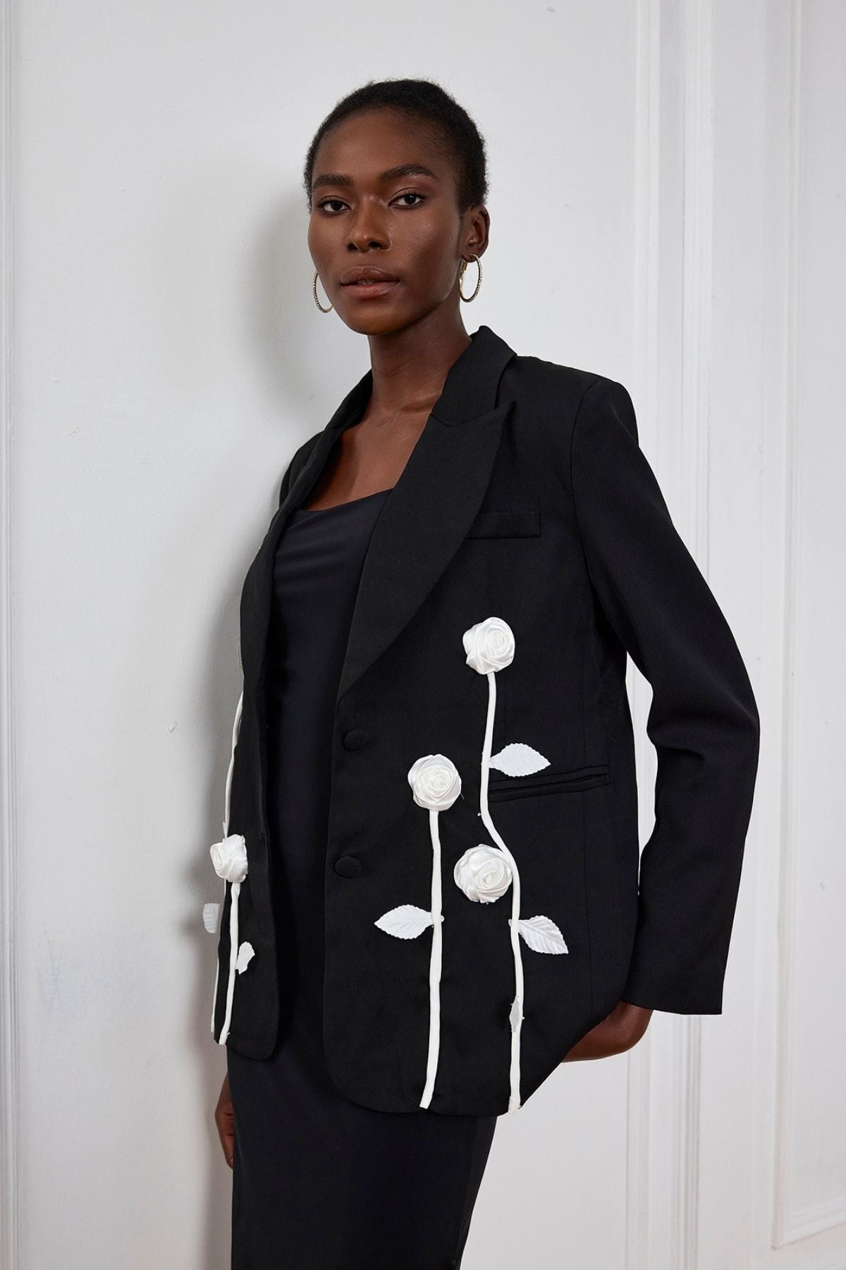 Kamiyah Flower Lapel Plunge Blazer